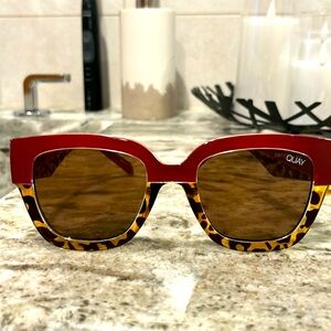 Quay / leopard and maroon